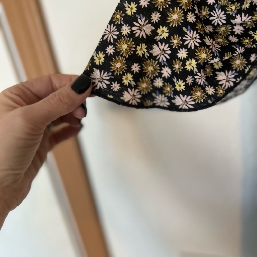 LC Lauren Conrad Black Floral Short-Sleeve V-Neck Dress - Picture 6 of 10